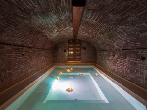 Подземный бассейн