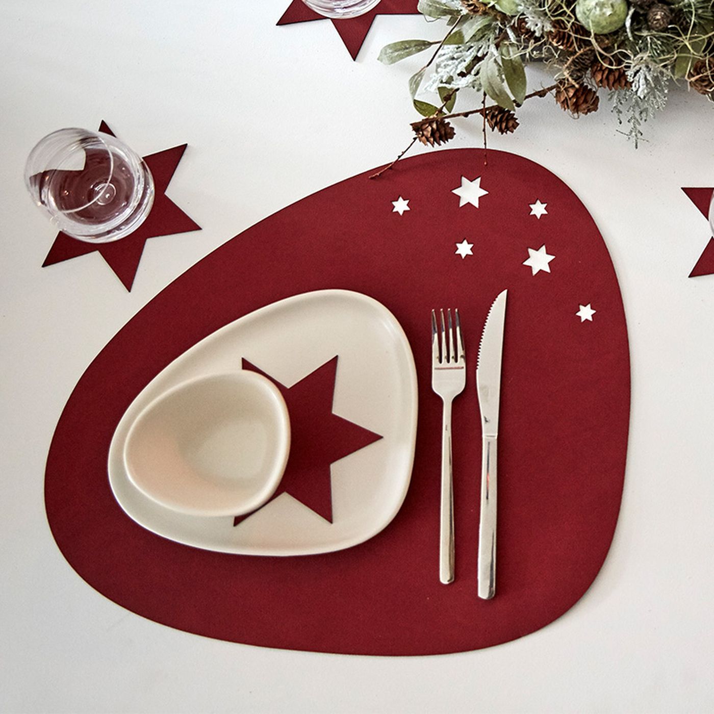 990135 NUPO red подстановочная салфетка фигурная со звездами 37x44 см, толщина 1,6 мм;LIND DNA  - Вид №1