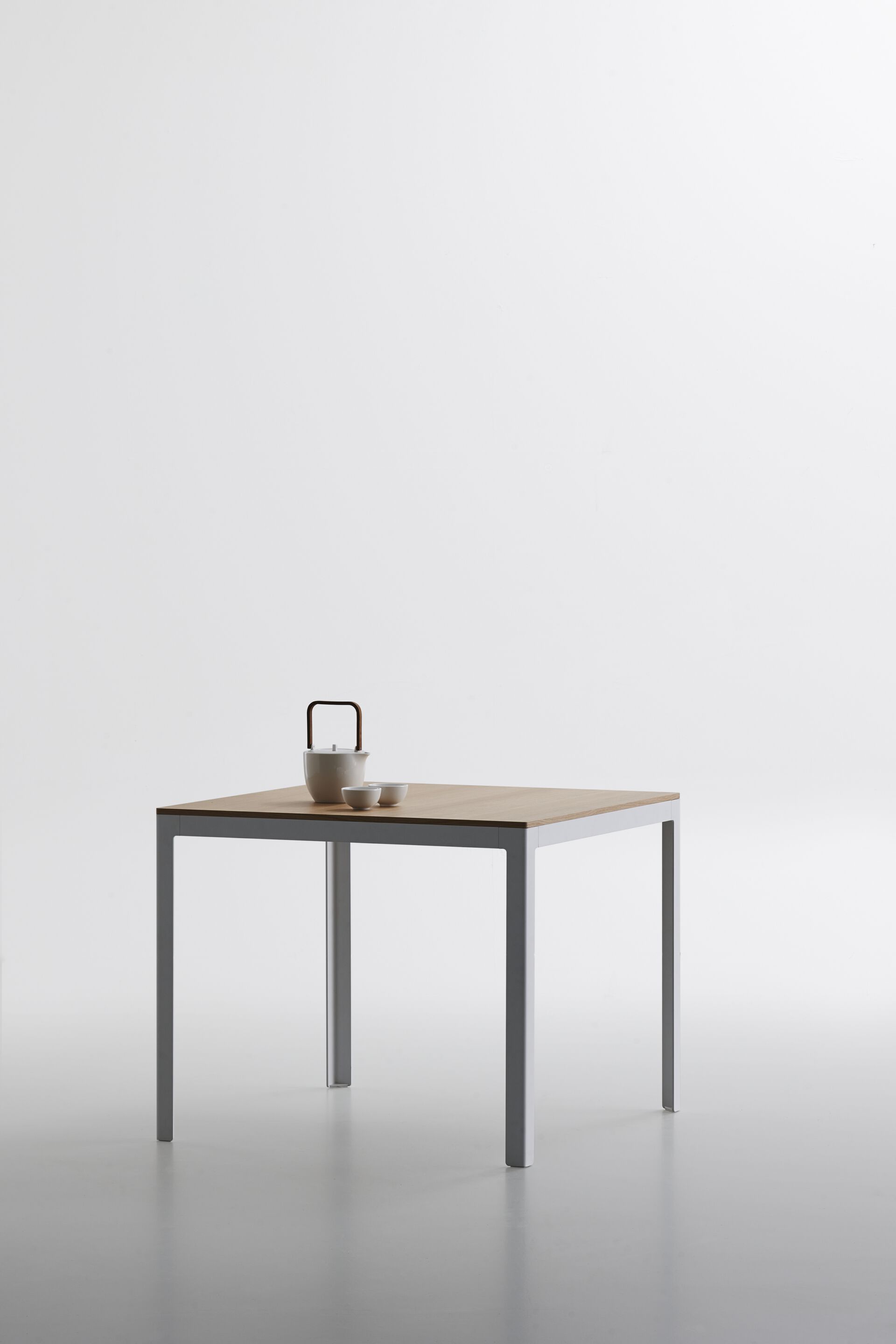 Алюминиевый стол с деревянной столешницей isOnAir Bertoncini ARCH-00100504 - Вид №1