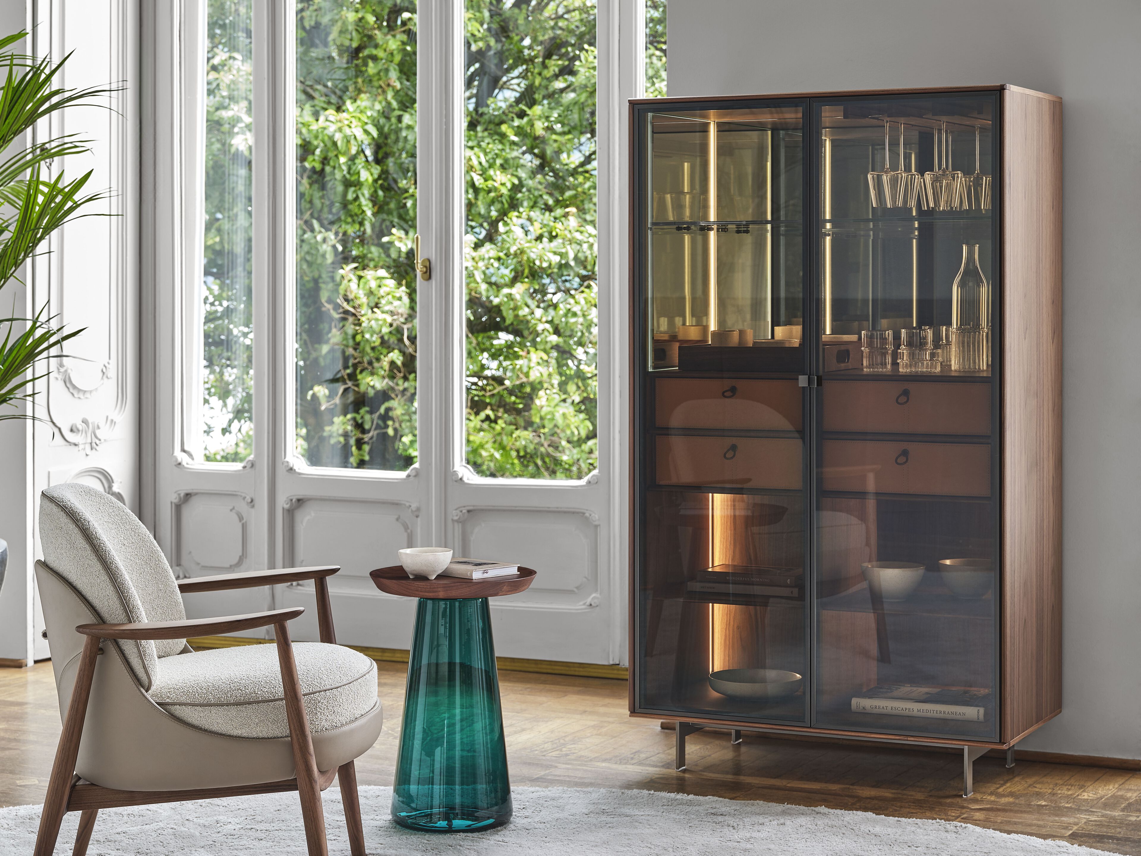 Шкаф из орехового дерева со встроенным освещением Porada двадцать четыре ARCH-00107630