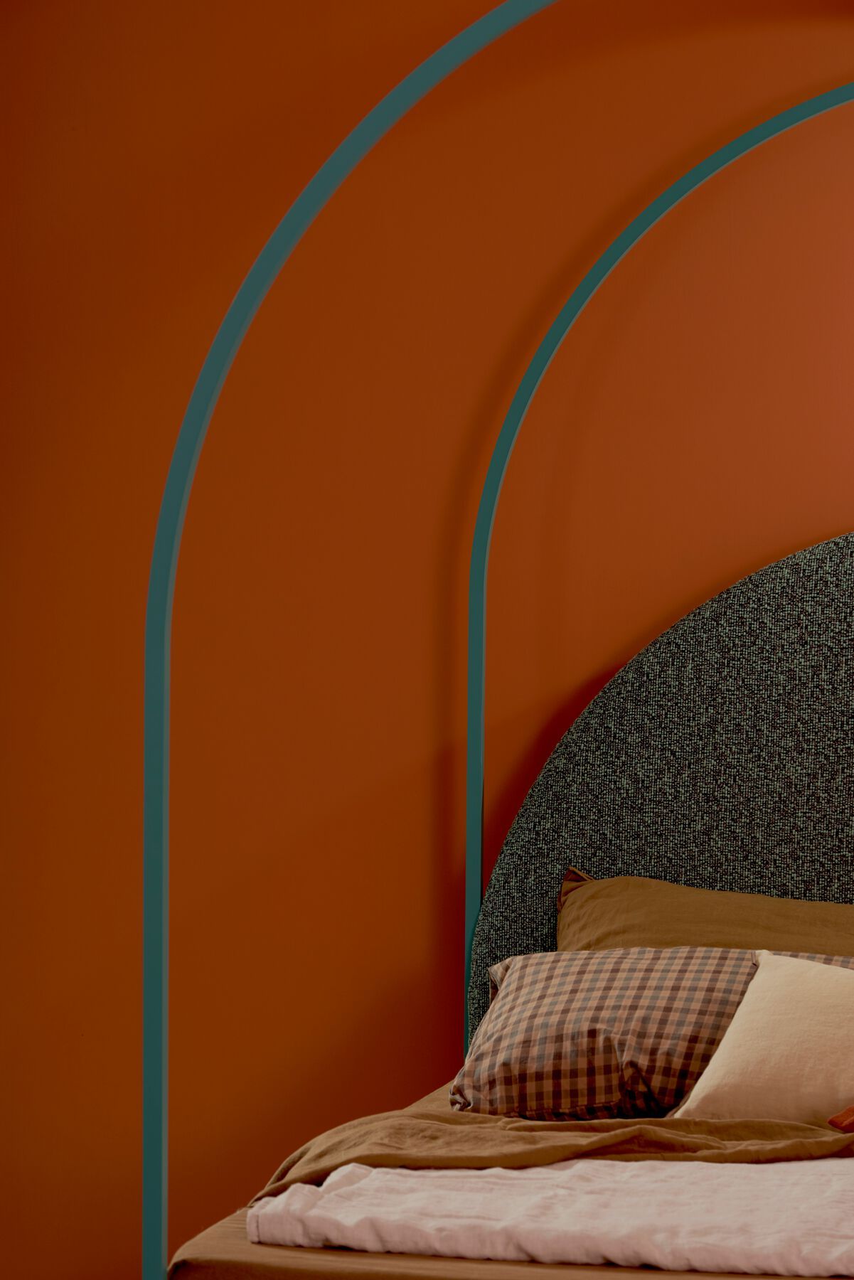 Двуспальная кровать из кованого железа с мягким изголовьем Lispi SOTTILETTO ARCH-00128396