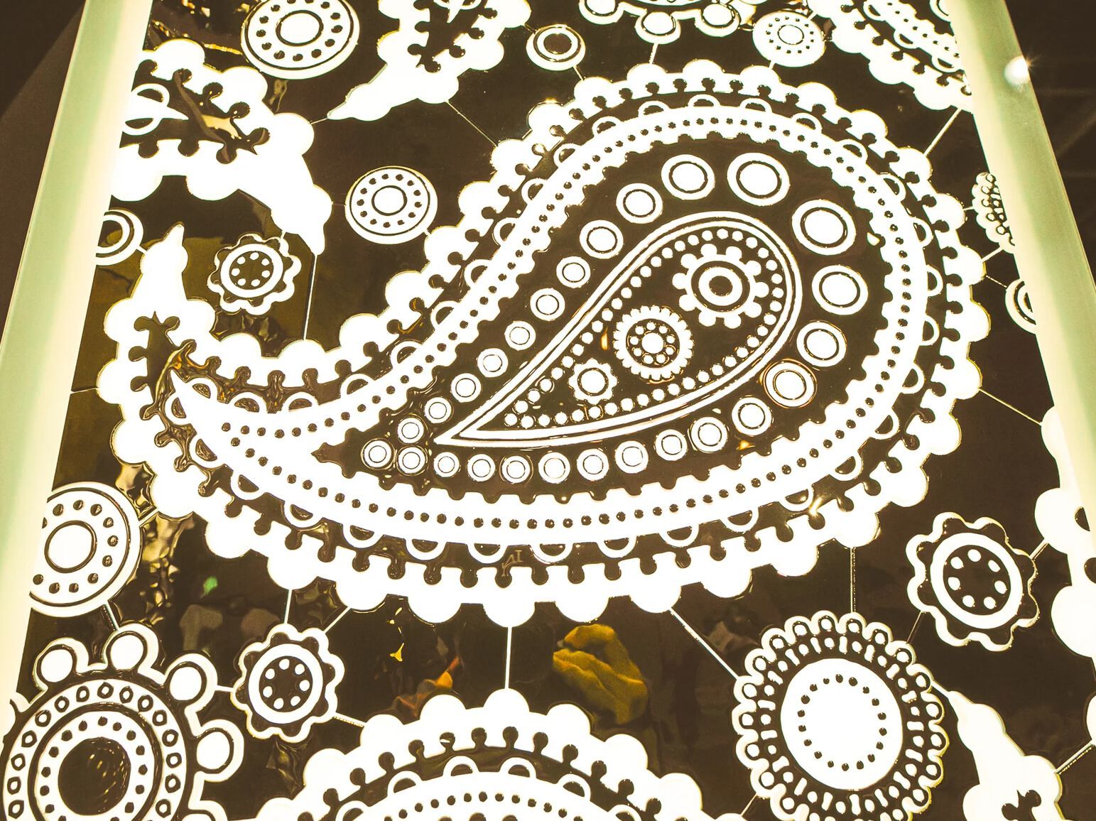 Декоративная стеклянная панель PlusObject PAISLEY PATTERN ARCH-00139708