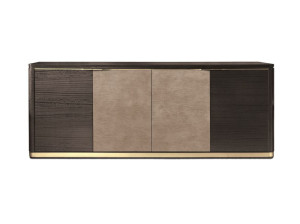 Деревянный шкаф с распашными дверями