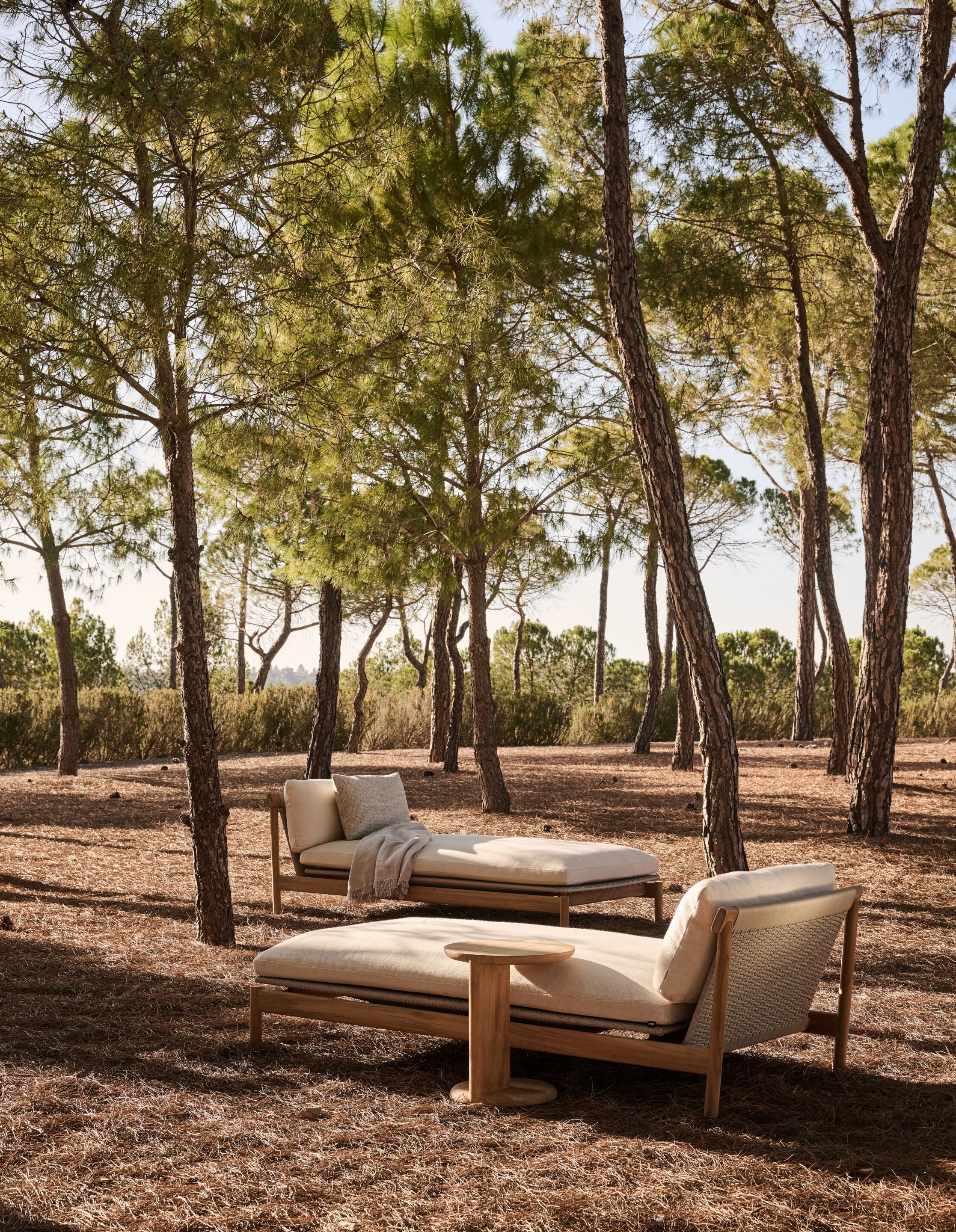 Низкий круглый стол из тикового дерева TRIBÙ Amanu ARCH-00079914 - Вид №4