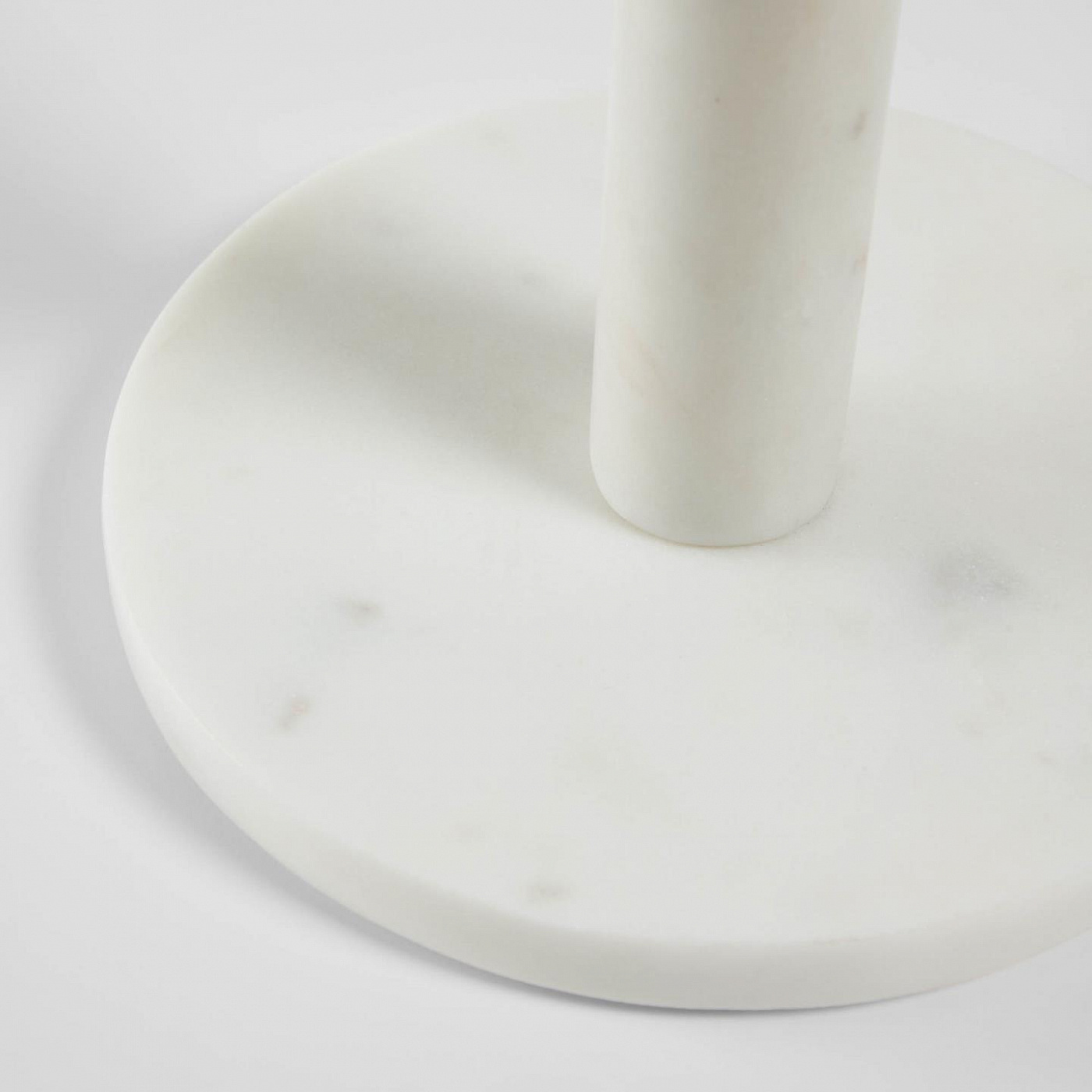 092403 Держатель для рулонных полотенец Johana мраморный белый La Forma Claria 