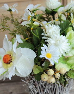 5701 708 a3 Композиция из искусственных цветов с ротангом, 38 см, бело-зеленая H-andreas