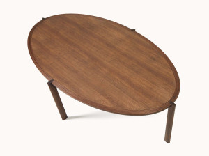 Овальный стол из массива дерева