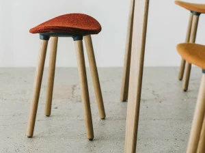 ENEA Низкий табурет из дуба и ткани Coma wood