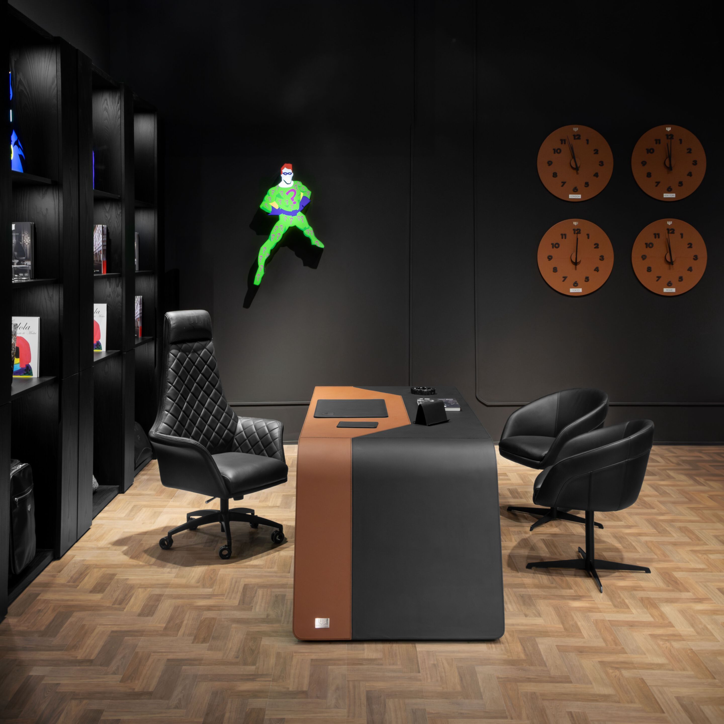 Кожаные настенные часы Wayne Enterprises Home Collection WE-250 ARCH-00006849