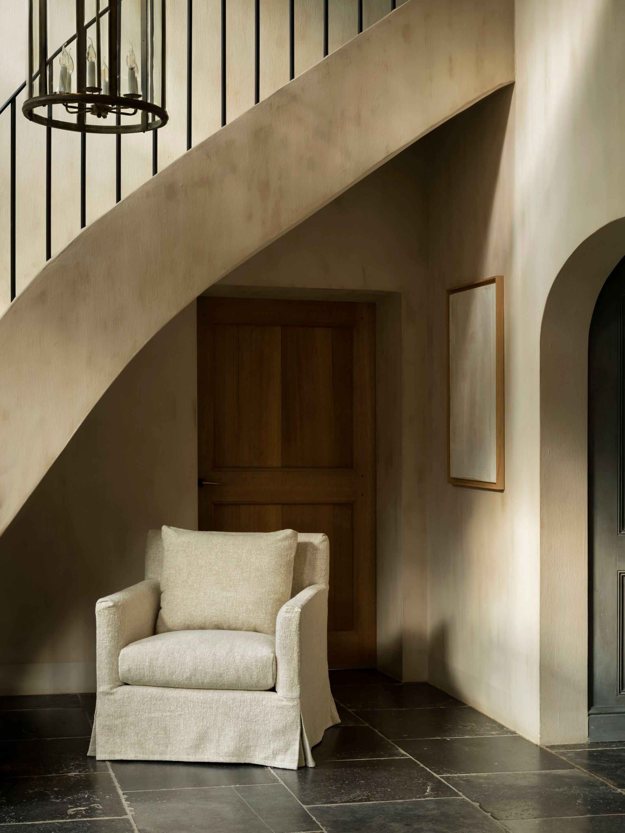 Тканевое кресло с подлокотниками Collett & Victor Babette ARCH-00133531 - Вид №1