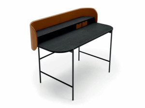 Деревянный письменный стол