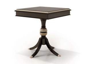 Высокий квадратный журнальный столик