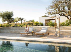 Квадратный стол из тикового дерева