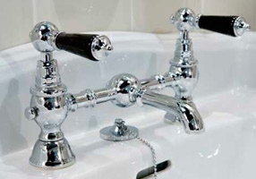 Gentry Home Смеситель для раковины мостик на 2 отверстия 200мм Berkeley Темный никель sun-id-1075268 - Вид №1