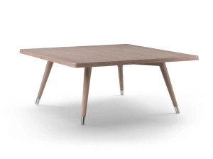 Деревянный квадратный стол