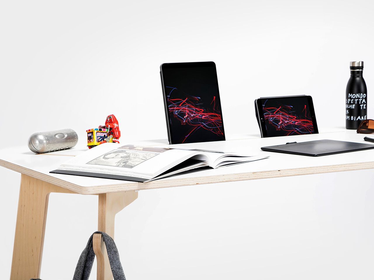 Рабочий прямоугольный стол с системой кабельных втулок Esposit Karya ARCH-00037380 - Вид №1