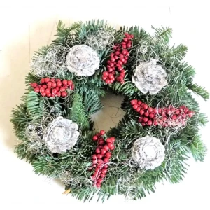 Венок рождественский с декором