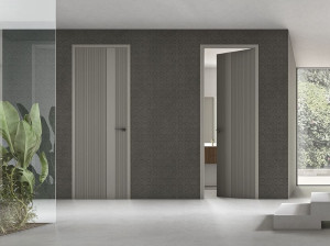 Распашная дверь с выдвижными петлями