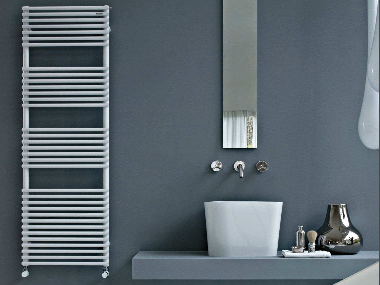 Настенный стальной вертикальный полотенцесушитель Tubes основы ARCH-00096115 - Вид №1