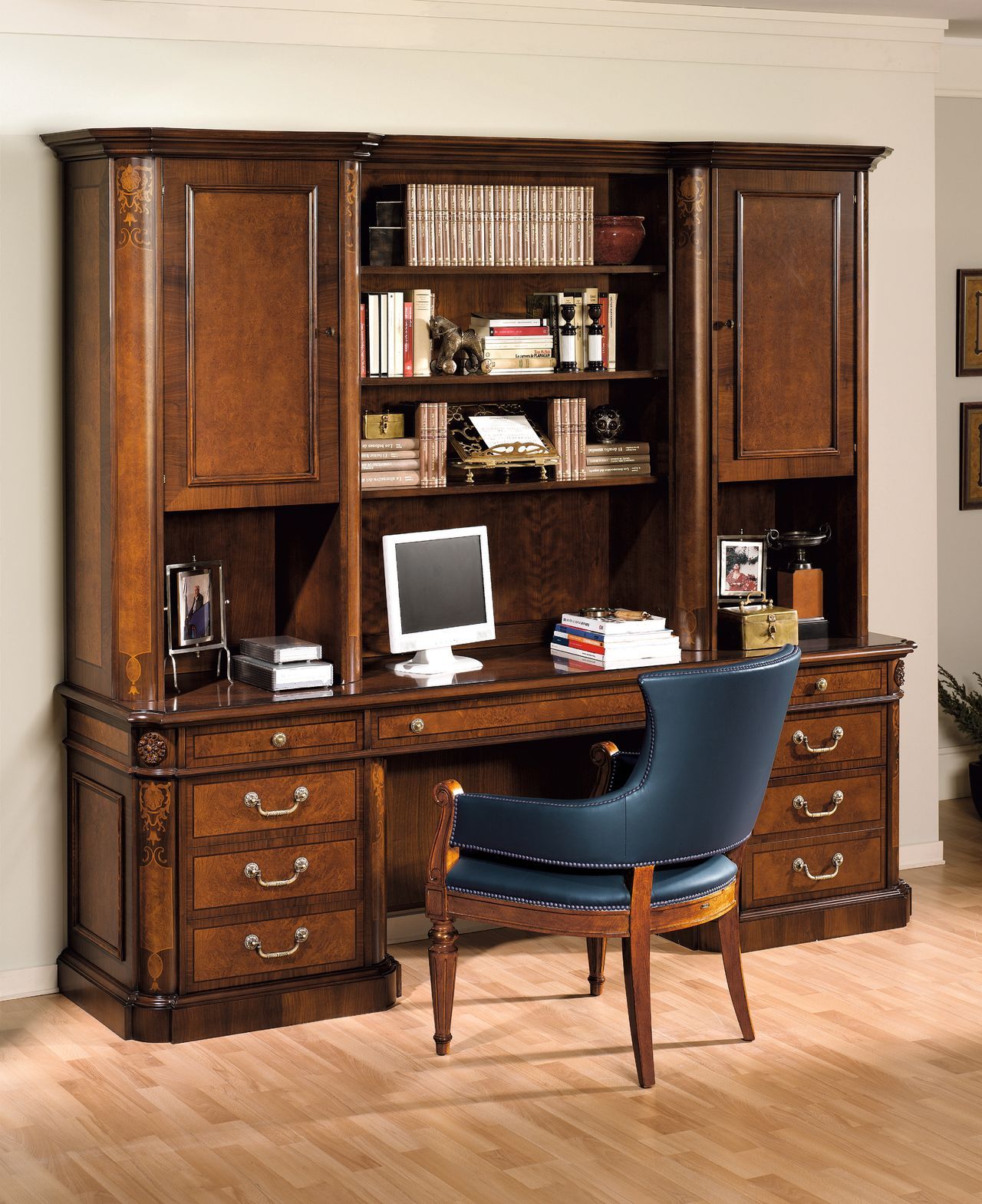 Деревянный книжный шкаф с письменным столом Hurtado Traditional ARCH-00022643 - Вид №3