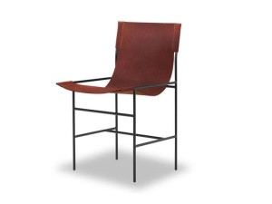 Кожаный стул с подлокотниками