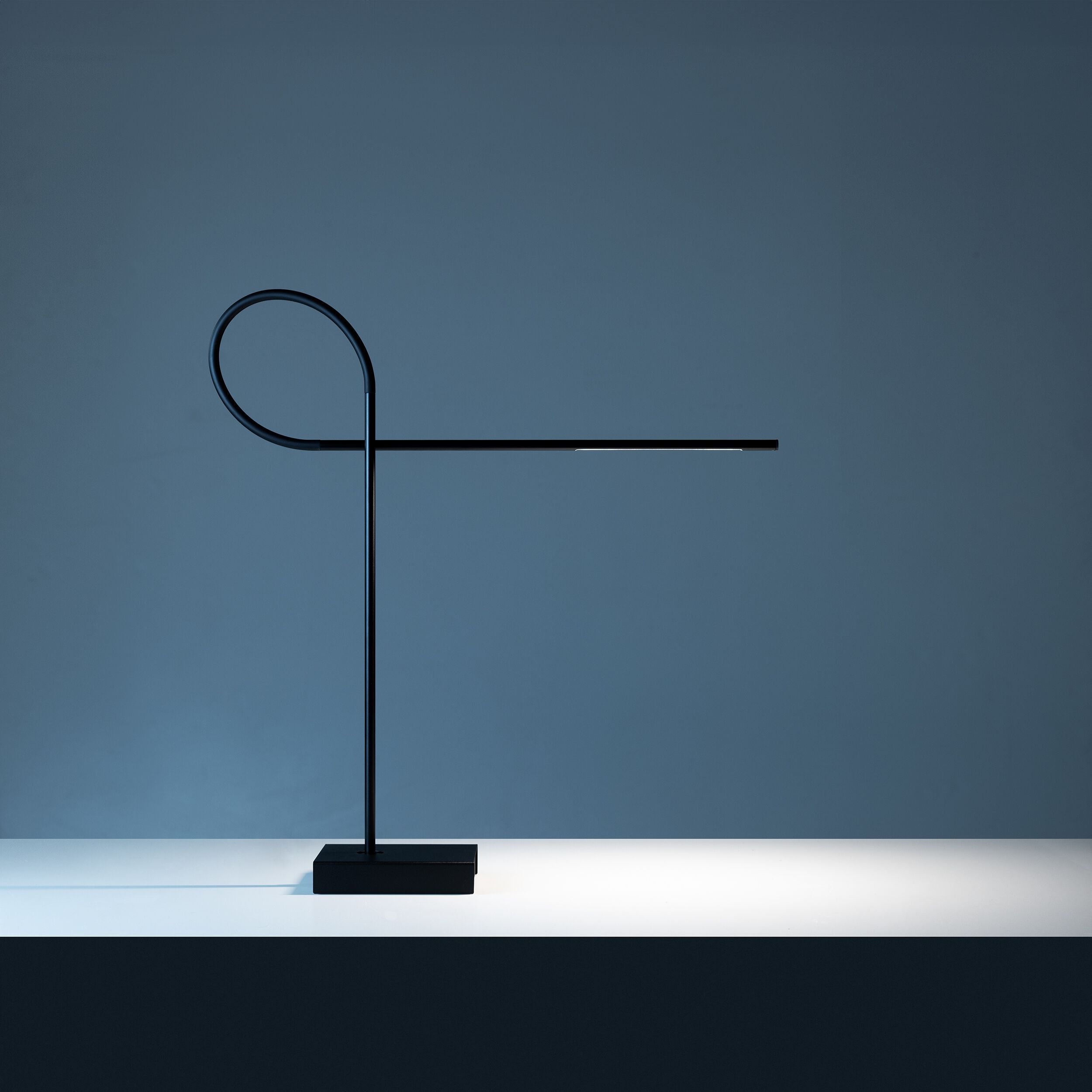 Регулируемая металлическая настольная лампа DAVIDE GROPPI RIBBON ARCH-00075399 - Вид №4