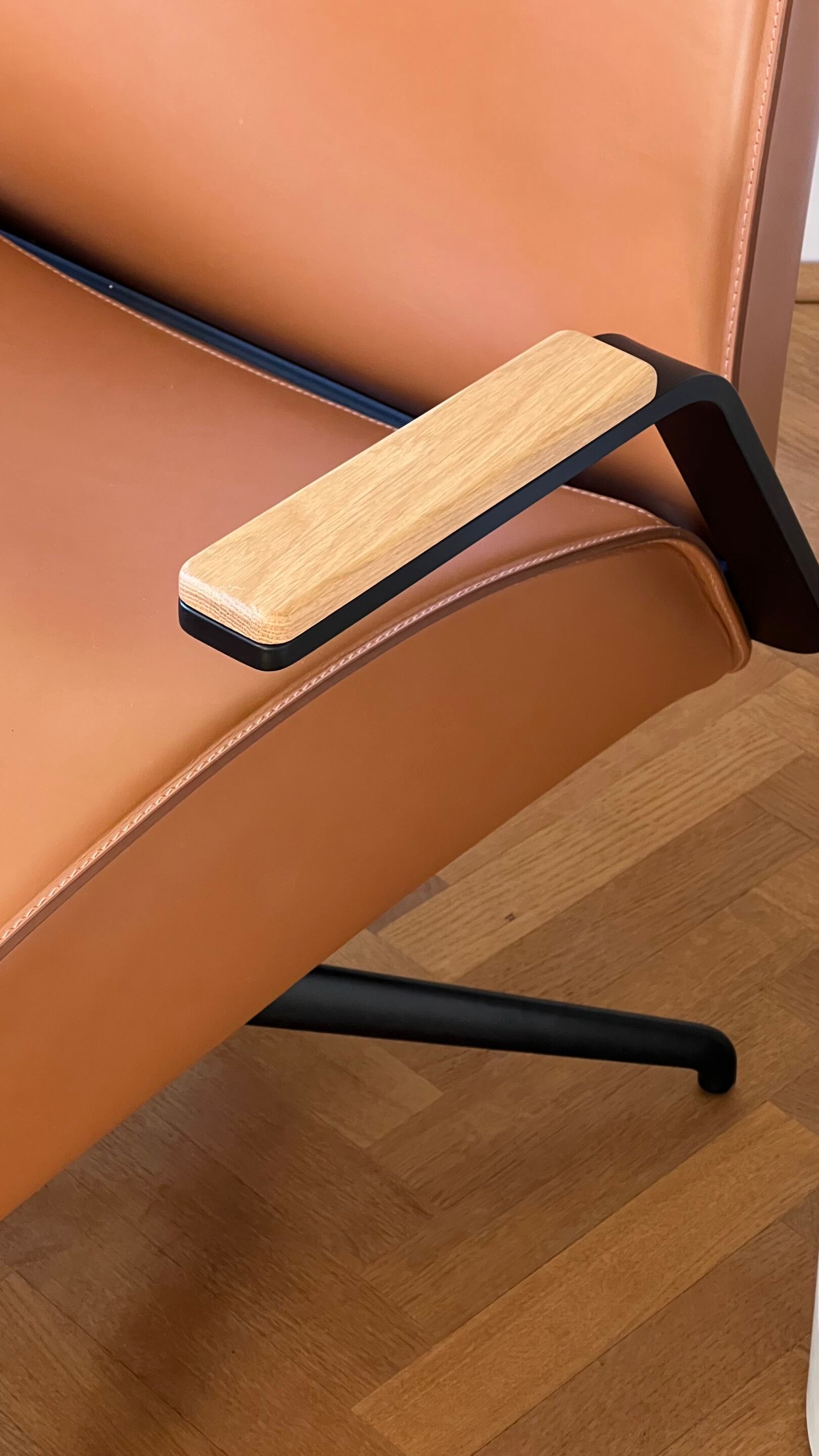 Кожаное вращающееся кресло EPÒNIMO Endo ARCH-00058684 - Вид №22