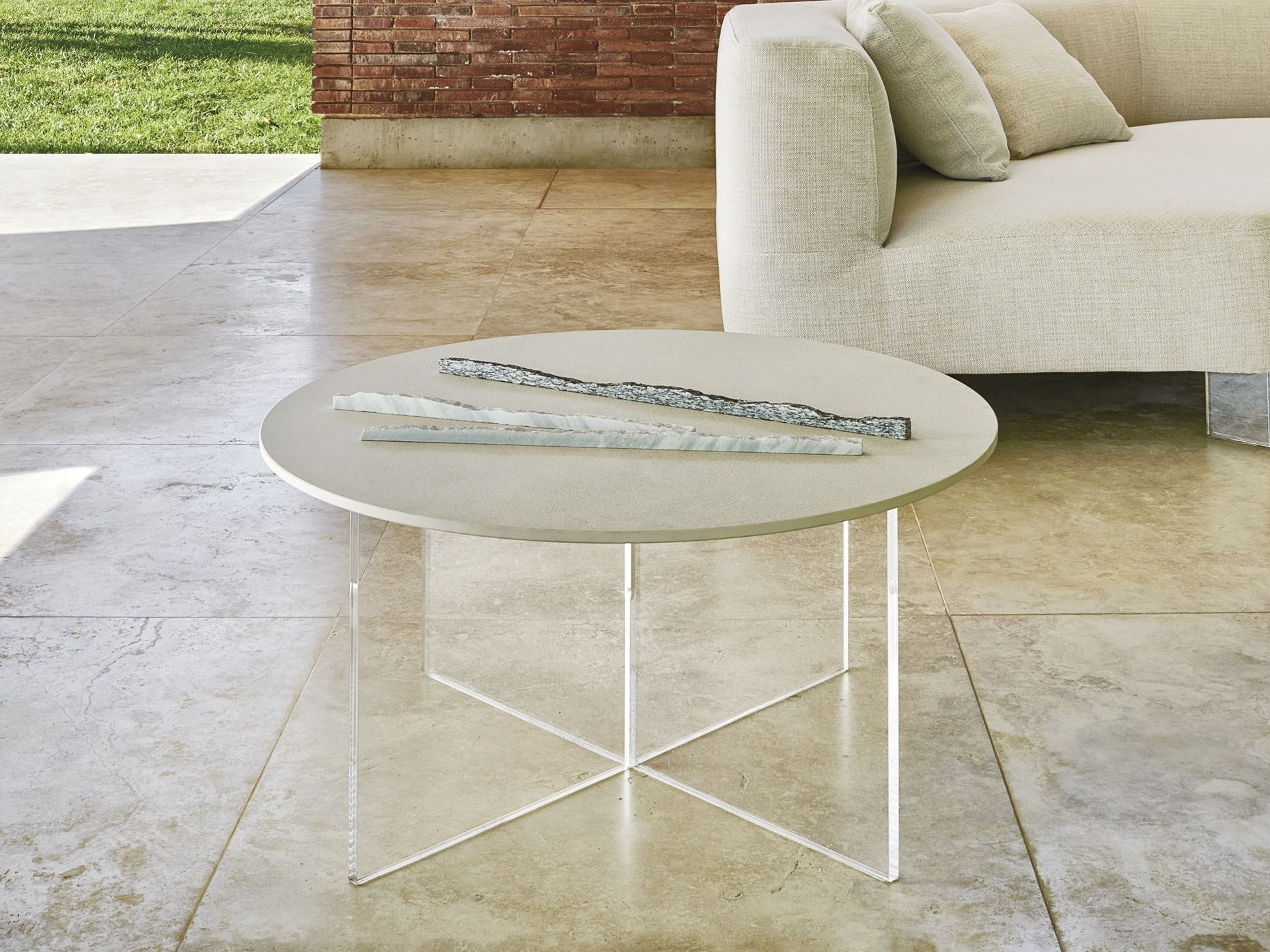 ПММА круглый садовый стол Varaschin Belt Air ARCH-00124604