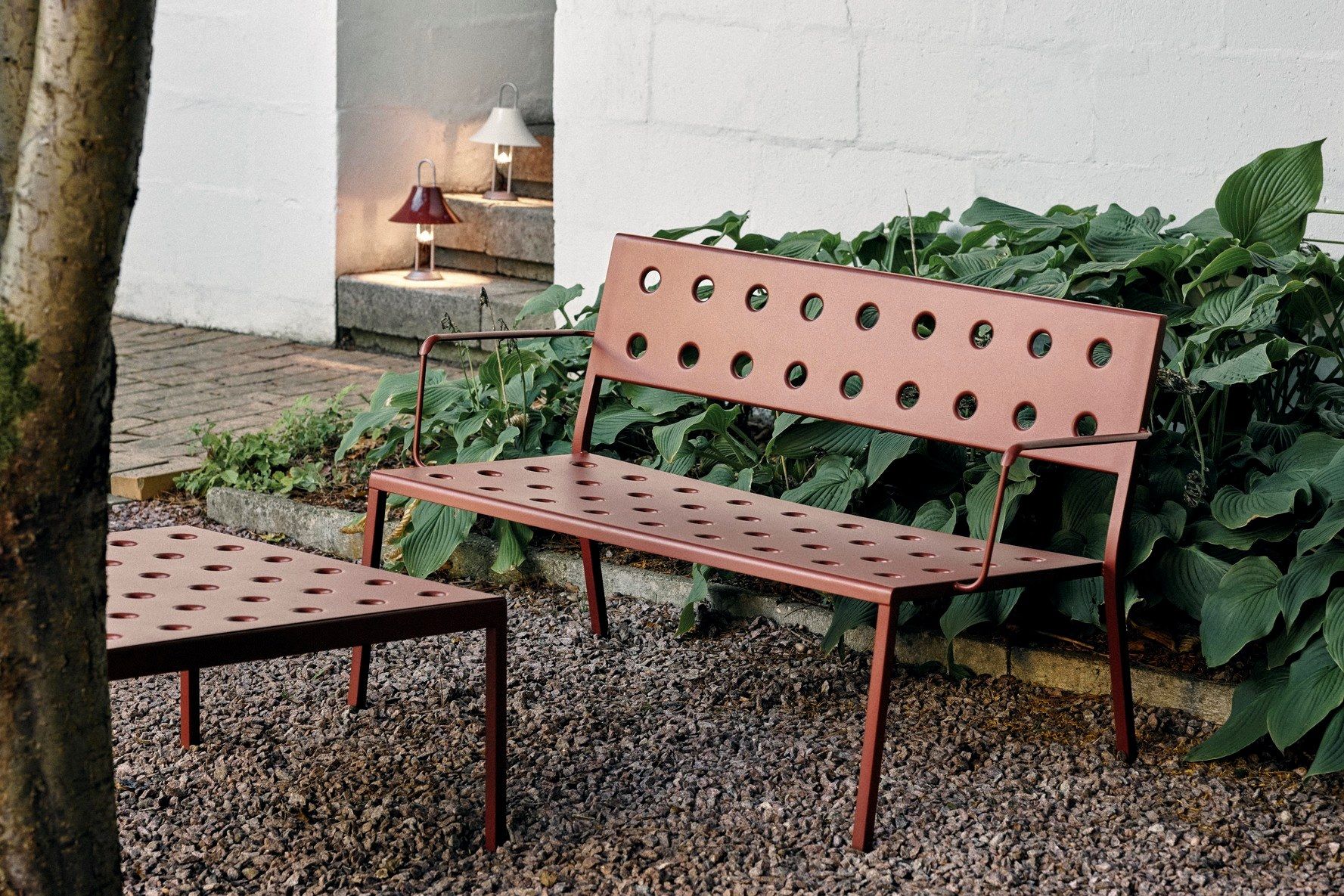 Стальная садовая скамейка с порошковым покрытием с подлокотниками Hay балкон ARCH-00132024 - Вид №5