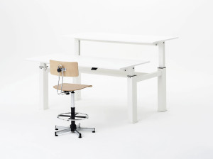 Поворотный офисный стул из бука со спинкой