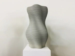 Concreative Высокий садовый горшок из бетона с 3d принтом  1903-049