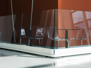 Яркий садовый экран