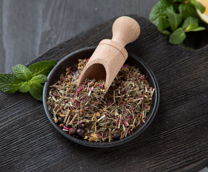 8444 Напиток чайный Можжевеловый чай с мелиссой Вкусляндия  - Вид №1