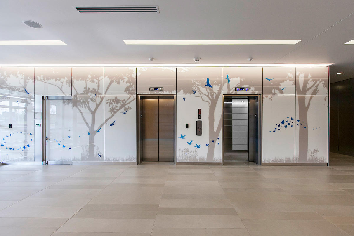 FSRT678 Система облицовки стен Levele с плавающими панелями из нержавеющей стали с льняной отделкой в ​​биомедицинском центре университета чикаго, чикаго, иллинойс Forms-surfaces  - Вид №16