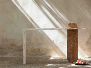 Травертиновый консольный стол