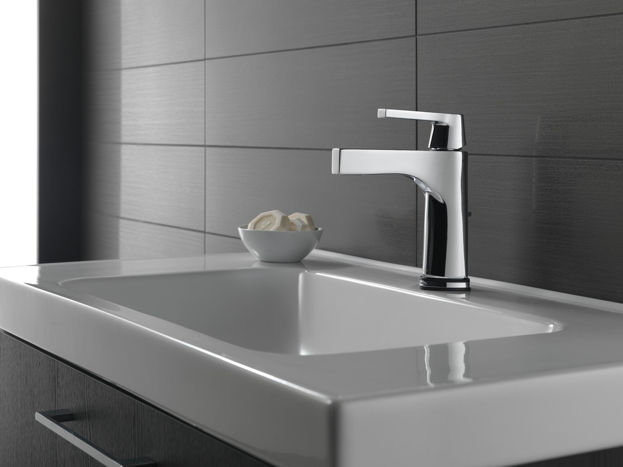 574T-SS-DST Смеситель для ванной с одной ручкой с технологией Touch2O.xt® Delta Faucet Zura Нержавеющая сталь  - Вид №5