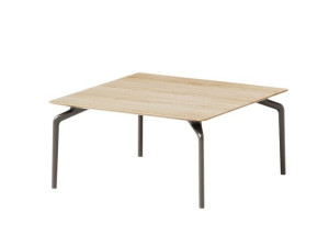 Деревянный квадратный низкий журнальный столик