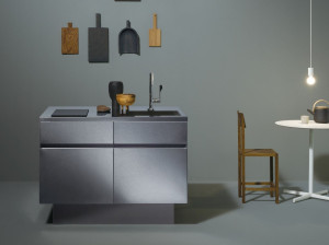 Мини-кухня из нержавеющей стали со встроенными ручками