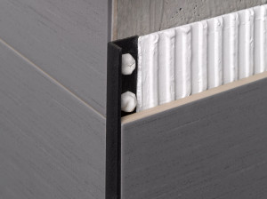 Профиль защитного выступа