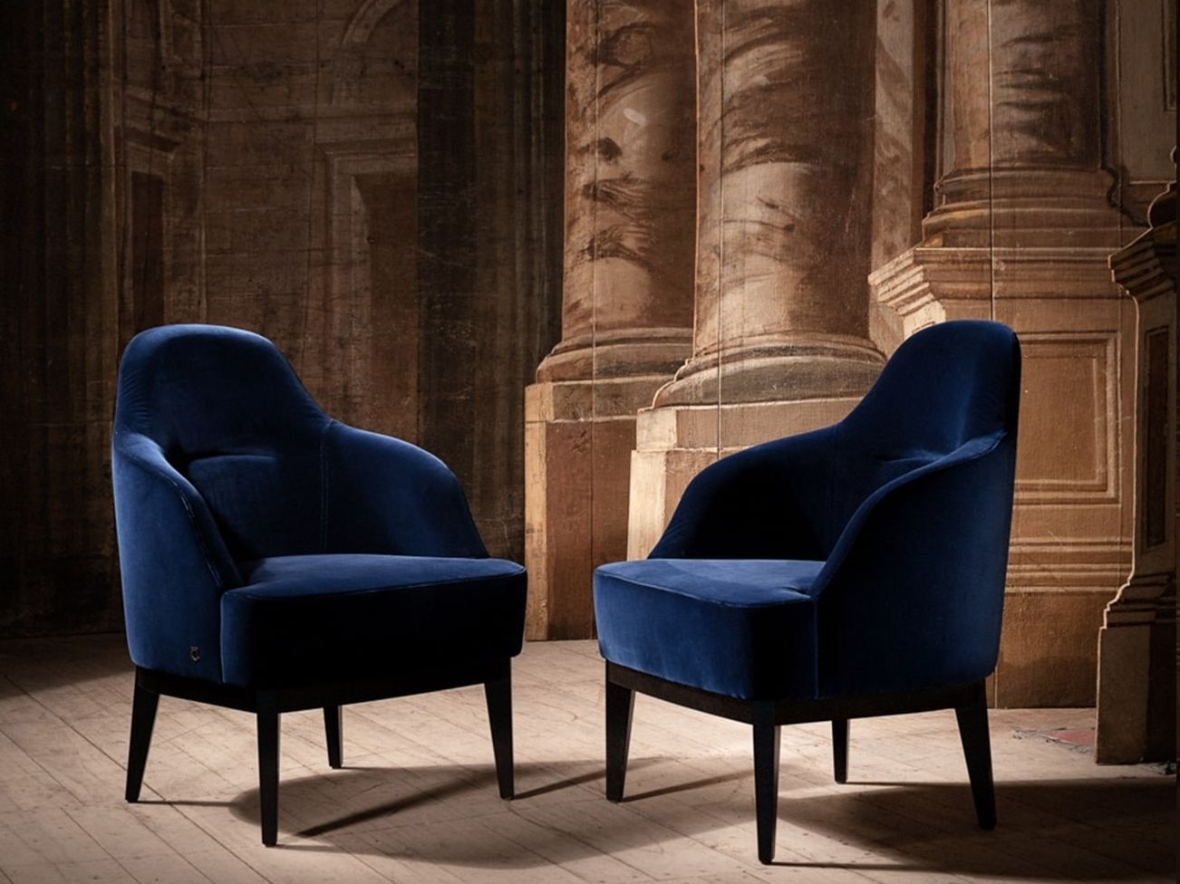 Мягкое кресло из нубука с подголовником и подлокотниками Paolo Castelli Inspiration ARCH-00089285 - Вид №1