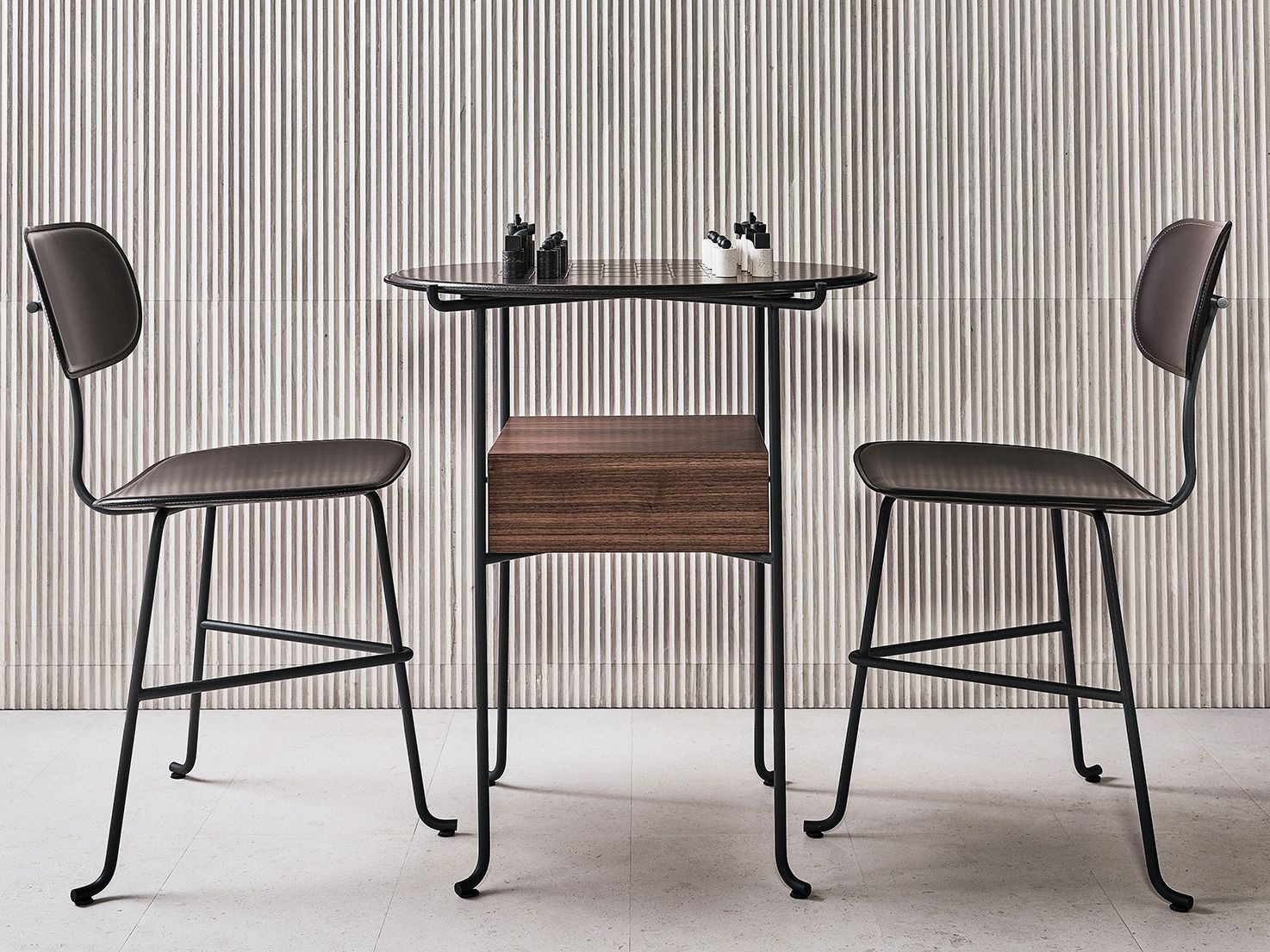 Шахматный стол из кожи Salvatori флирт ARCH-00104174