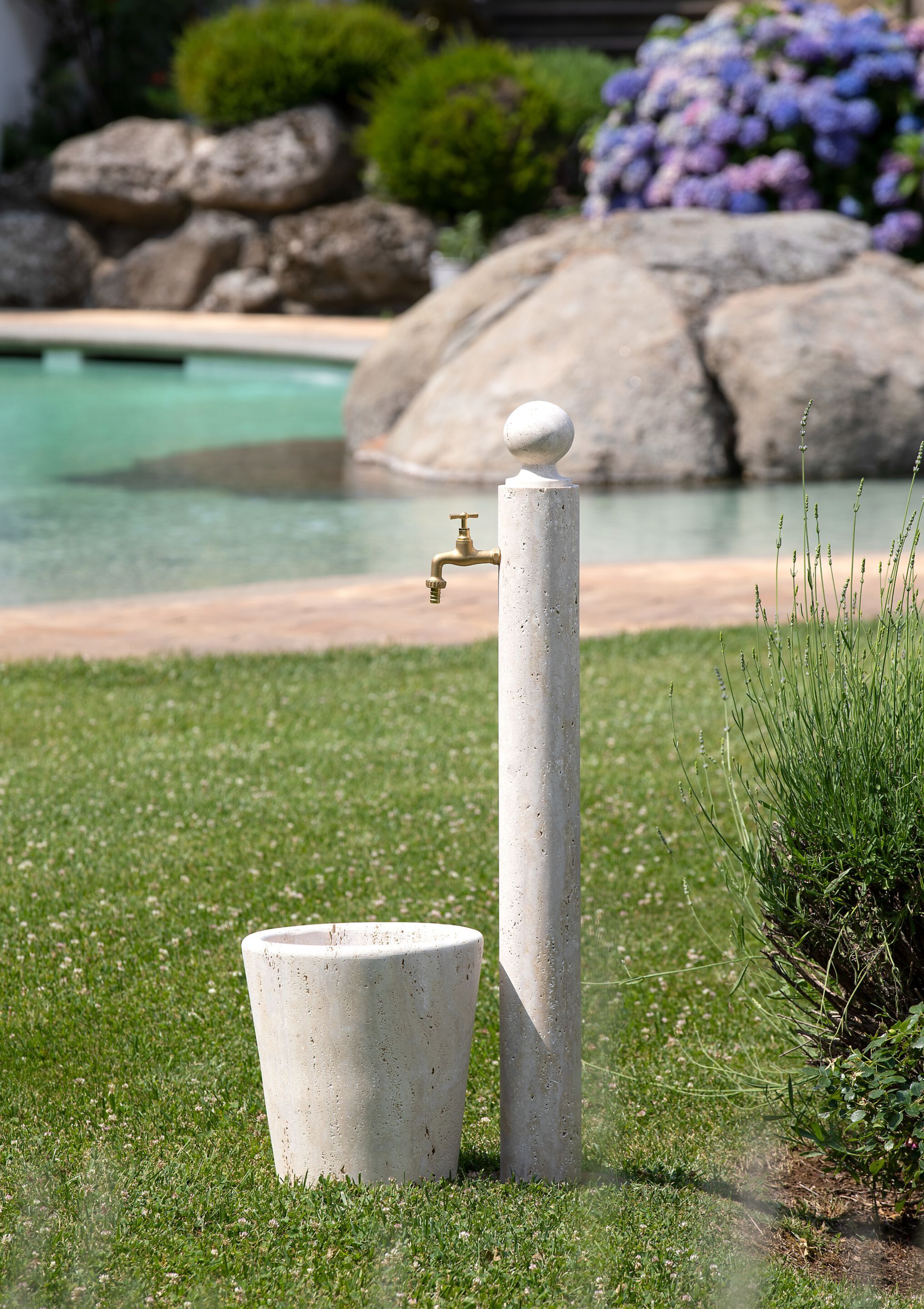 Травертин садовый питьевой фонтанчик VELTHA® Nascor ARCH-00077454 - Вид №1