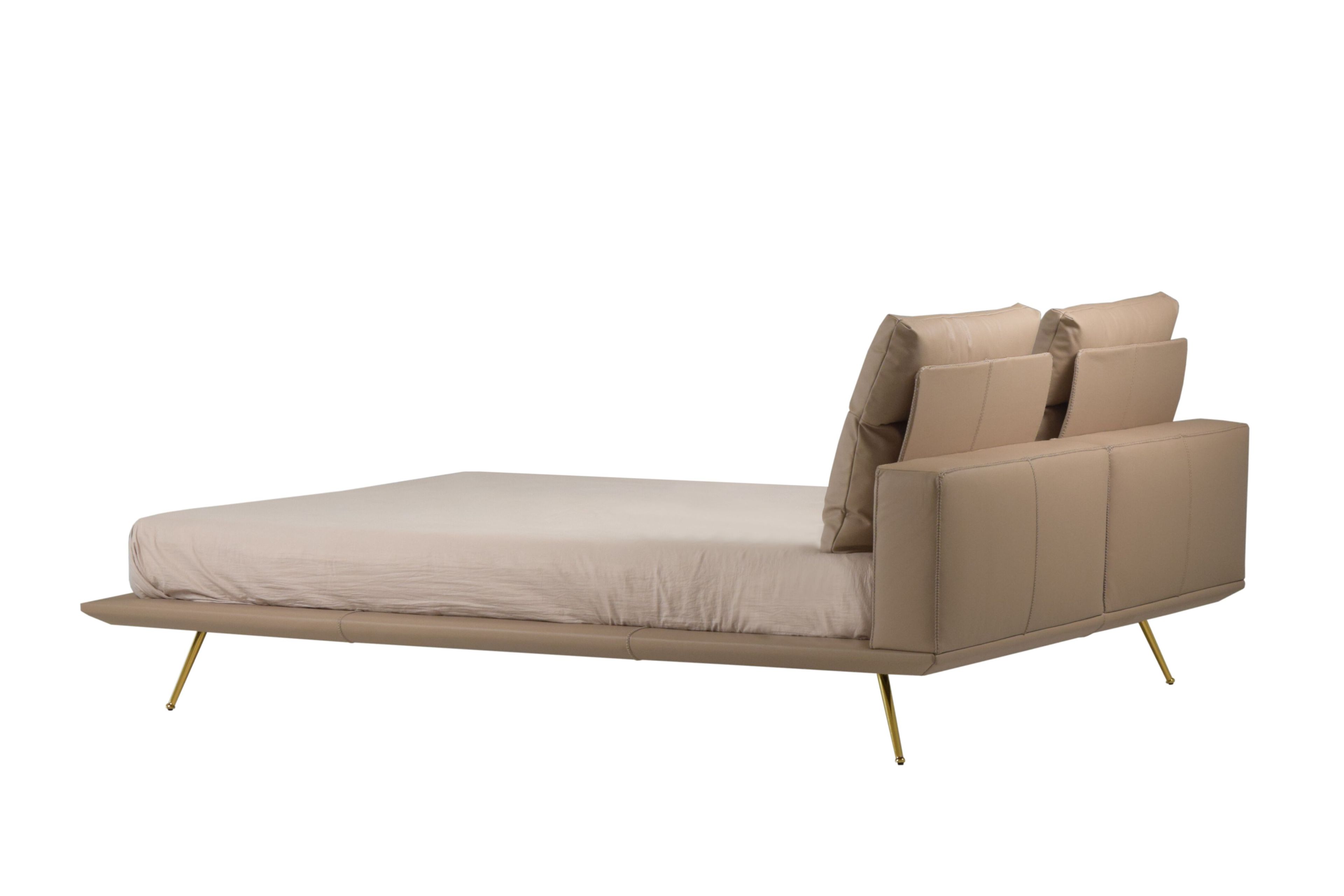 Кожаная двуспальная кровать с мягким изголовьем ABLE Carlton ARCH-00071123 - Вид №1