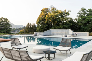 Подземный бассейн с гидромассажем