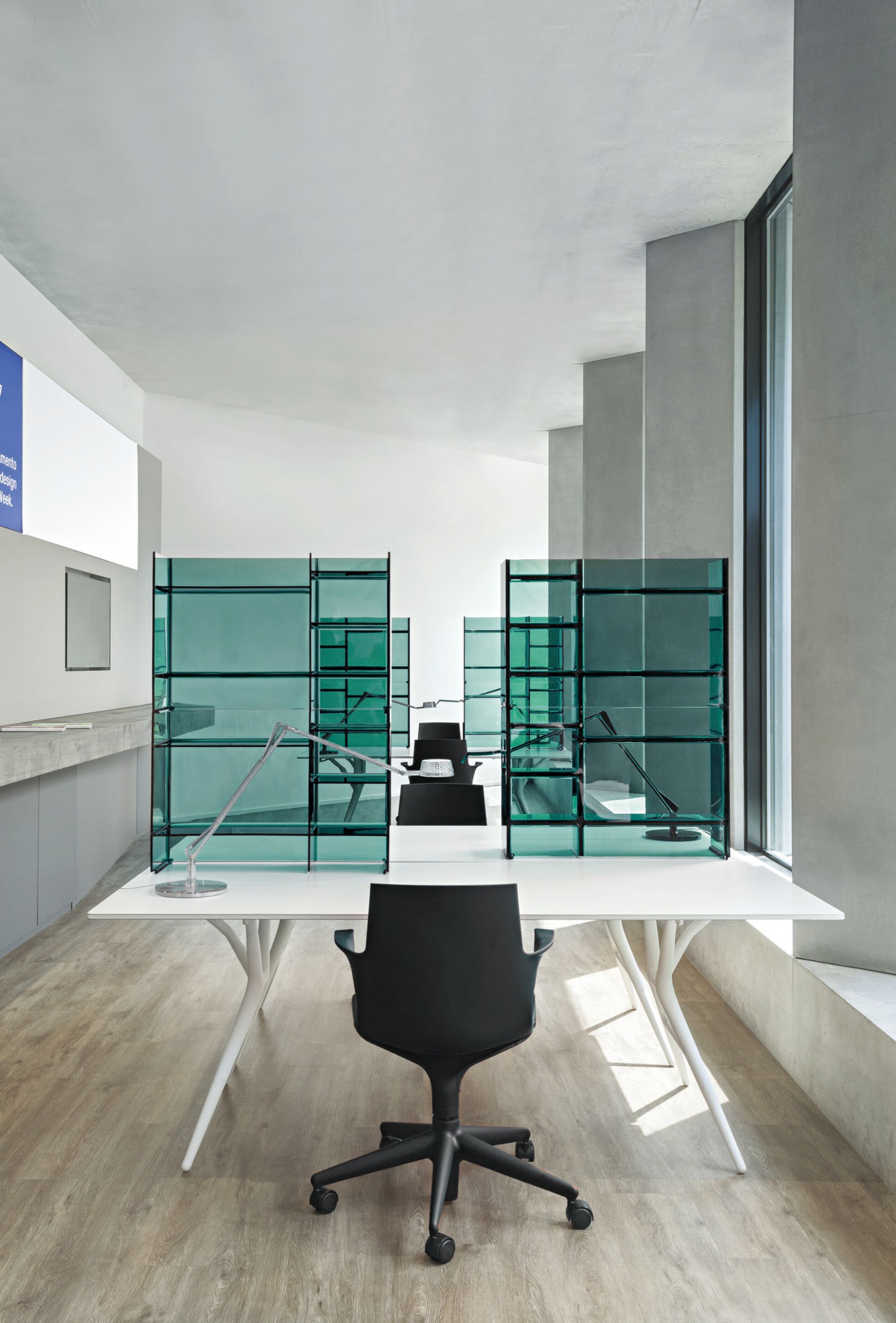 Светодиодная настольная лампа из поликарбоната с диммером Kartell ALEDIN DEC ARCH-00122734 - Вид №2