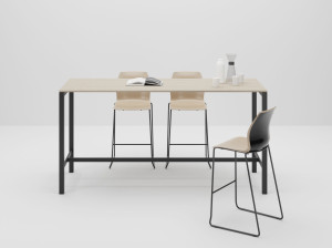 Высокий деревянный прямоугольный стол