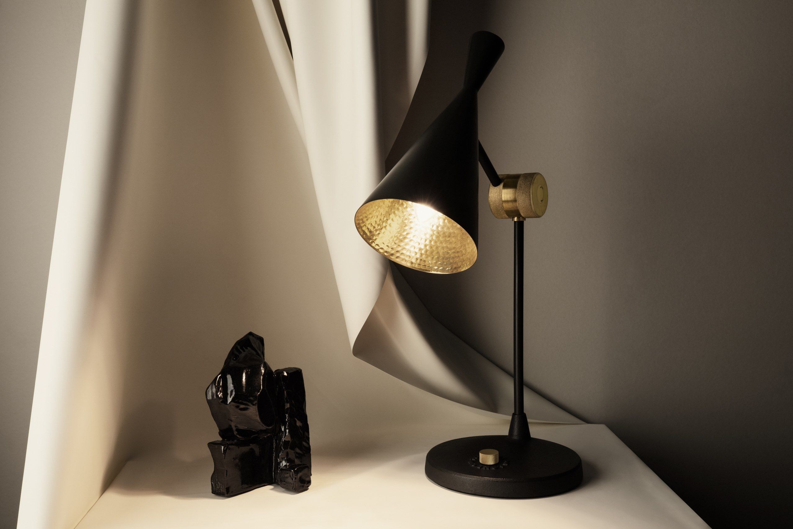 Регулируемая латунная светодиодная настольная лампа In Stock Tom Dixon ARCH-00048362 - Вид №1