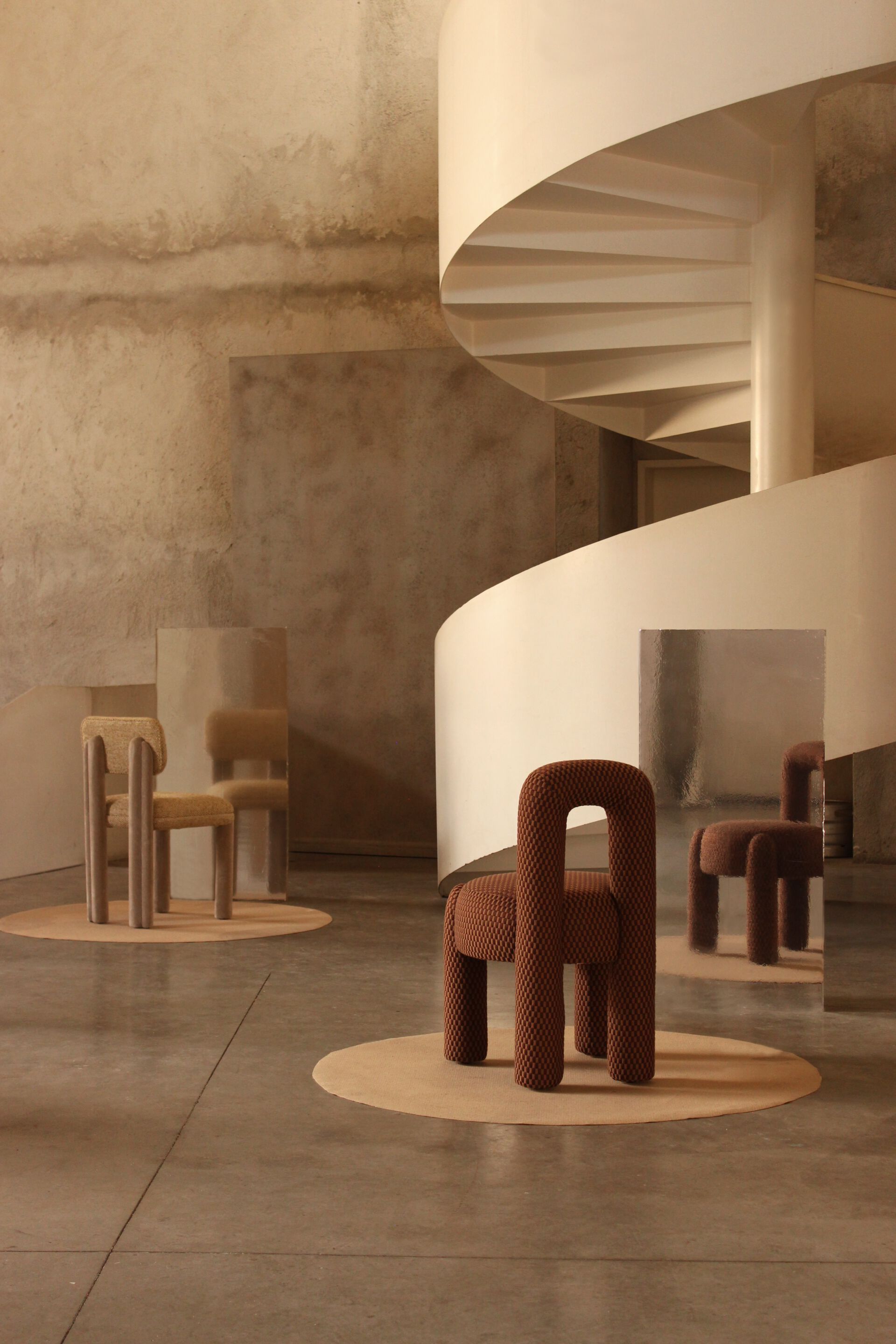 Мягкий стул из ткани DOOQ Камелия ARCH-00016368