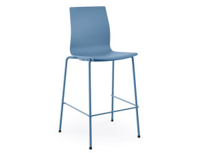 Офисный стул с подставкой для ног