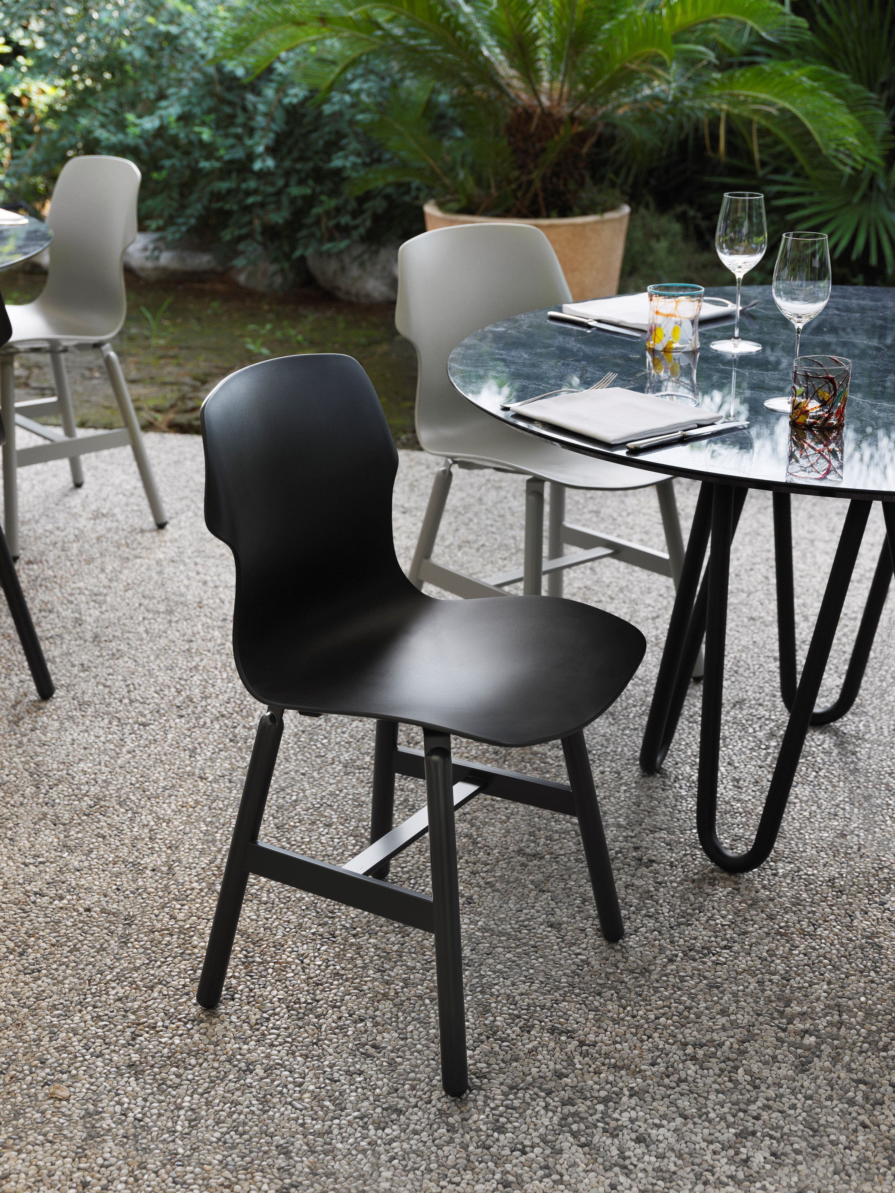 Стул из полипропилена с металлическими ножками Casamania & Horm стерео ARCH-00130882 - Вид №2